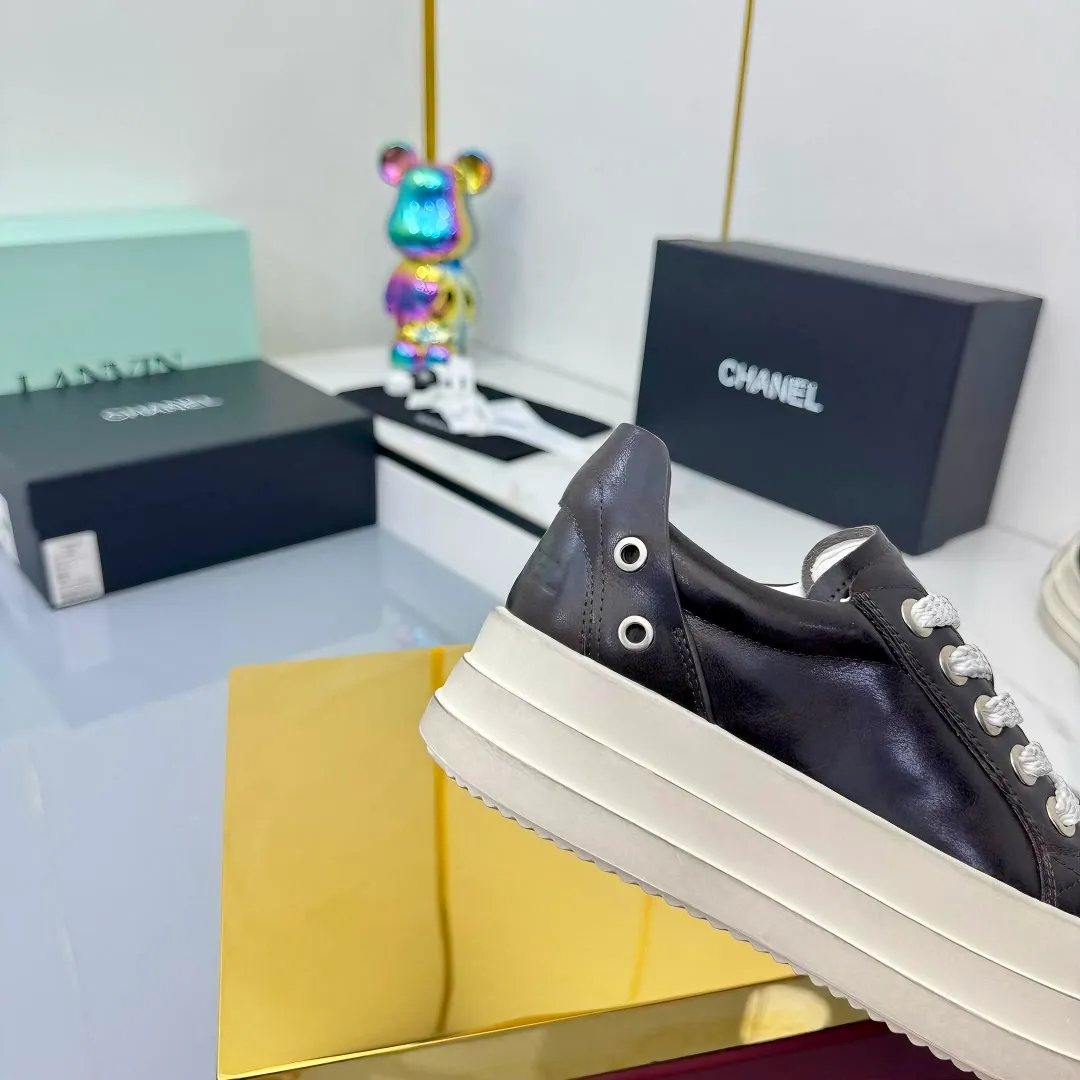 👟👟Ex-factory price 640👟👟 Chanel bread shoes, old style dirty shoes ~ original calfskin panda shoes Chanel 25C latest hot style panda black and white sports shoes casual sneakers Xiaoxiang hot style single product classic black and white panda color coco girls must pay Fabric: original custom mixed sheepskin lining: original imported breathable mesh lining outsole: Original molded rubber + TPU combination Size: Women's 35-41